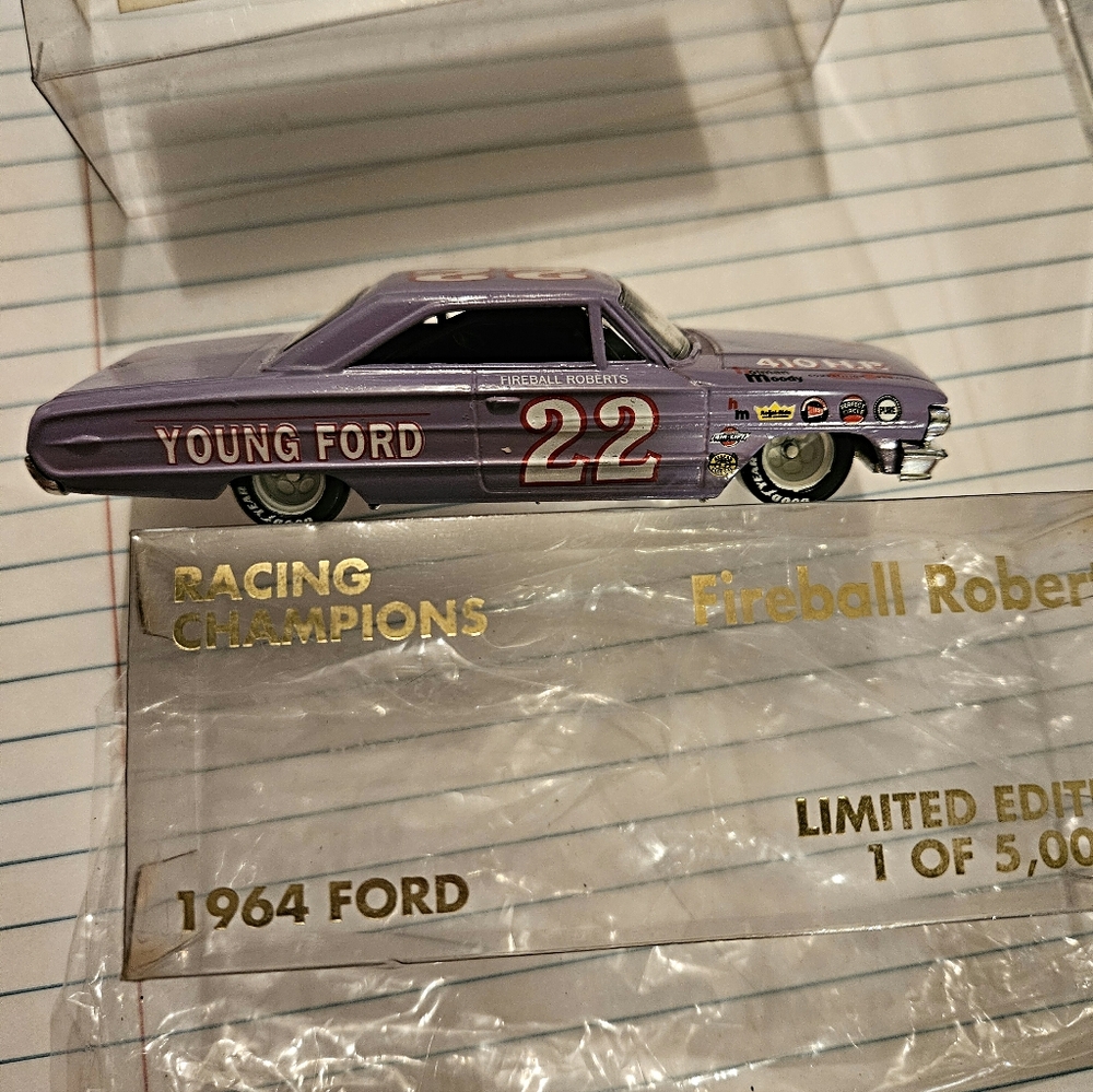 Limited Edition #22 Fireball Roberts 1964 Ford Diecast Racing Champions